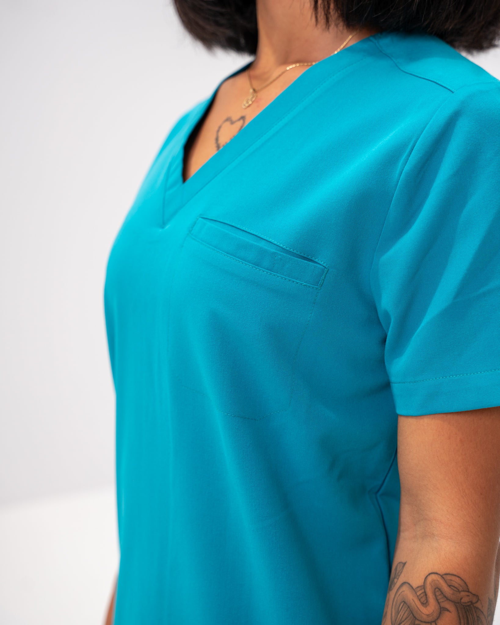 Haut d'uniforme médical à une poche Olivia - Bleu Cyan