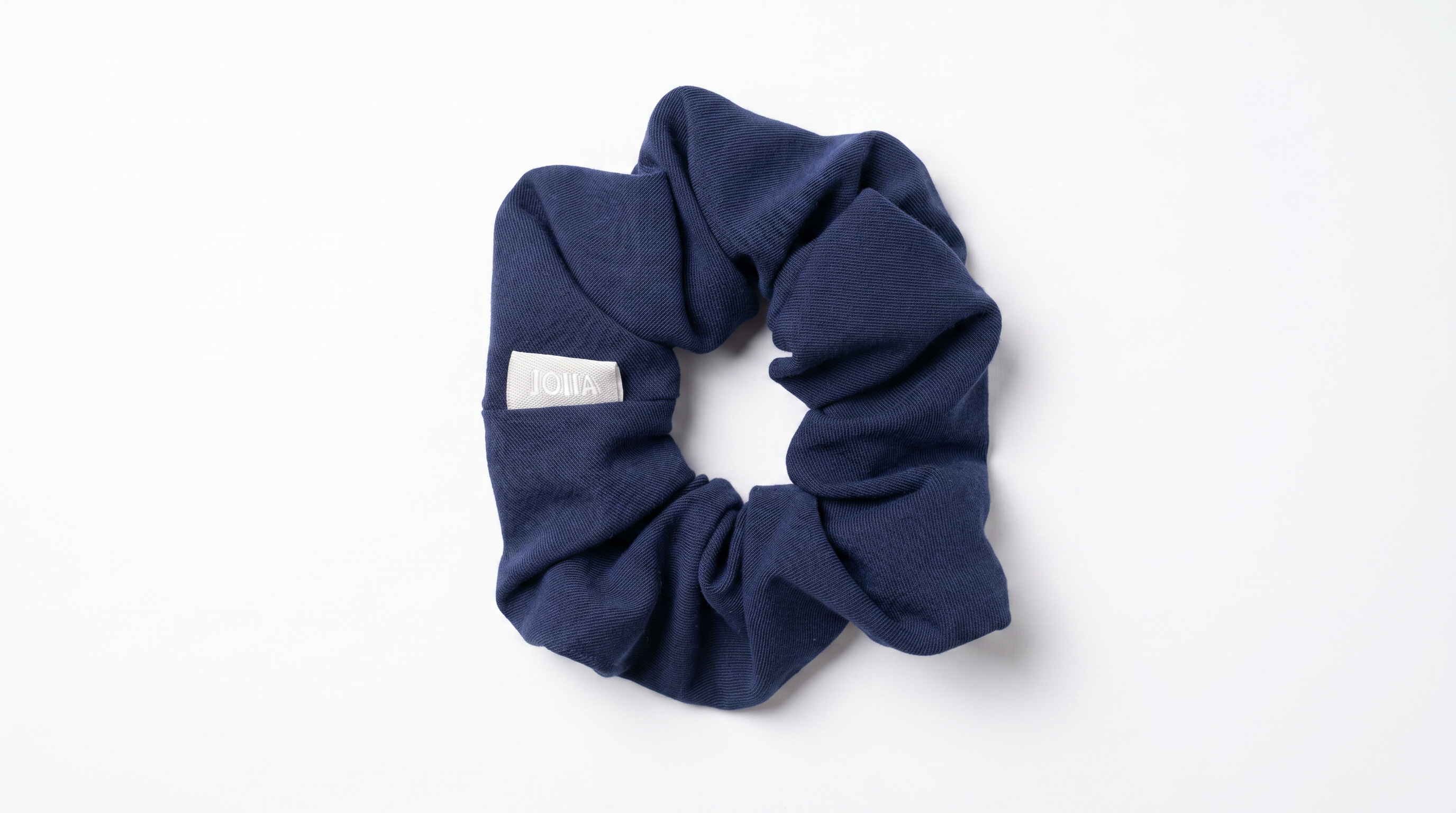 Navyscrunchie.png