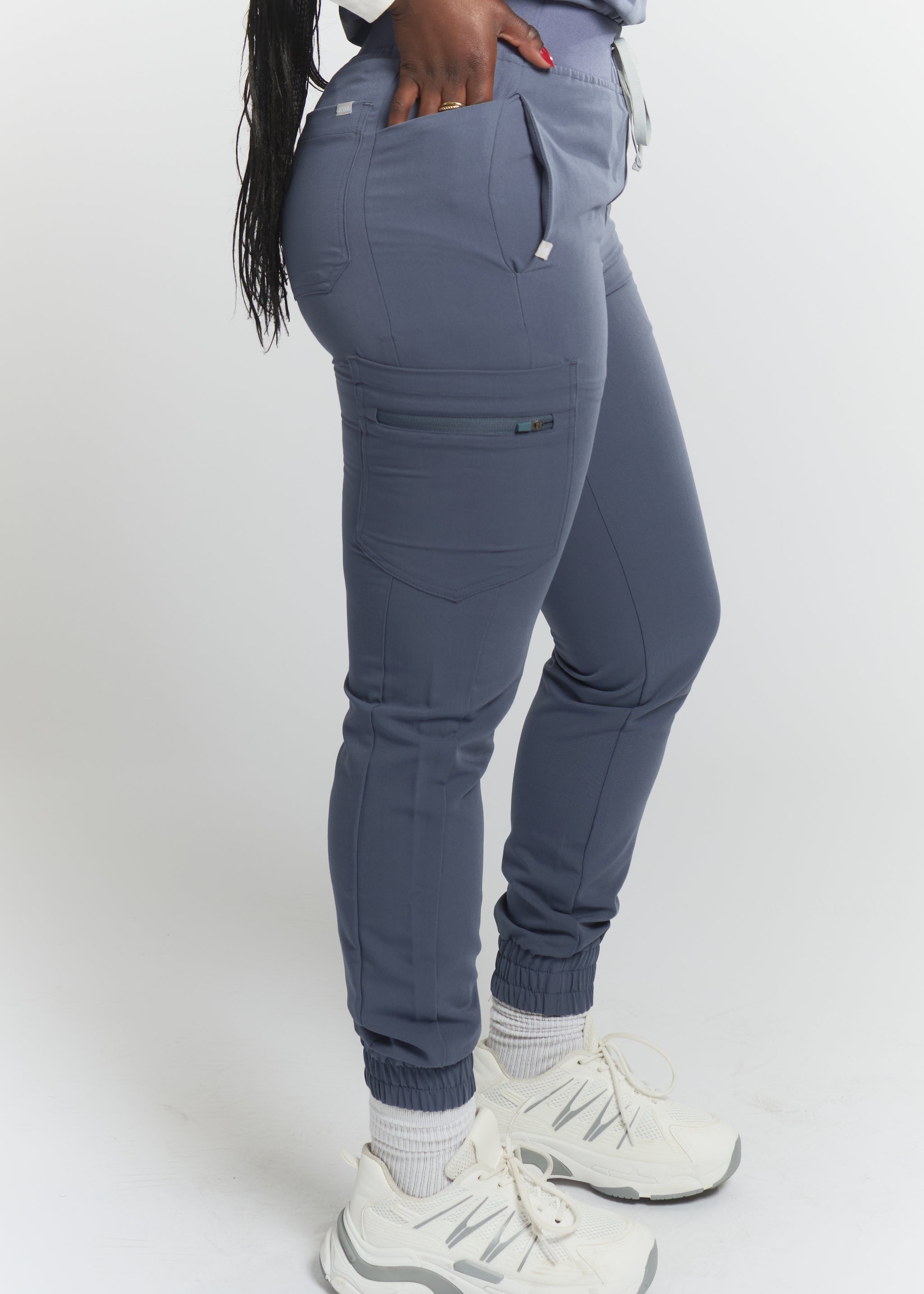 joiia-elodia-jogger-scrub-pants-stormy-grey-female-canada-2.jpg