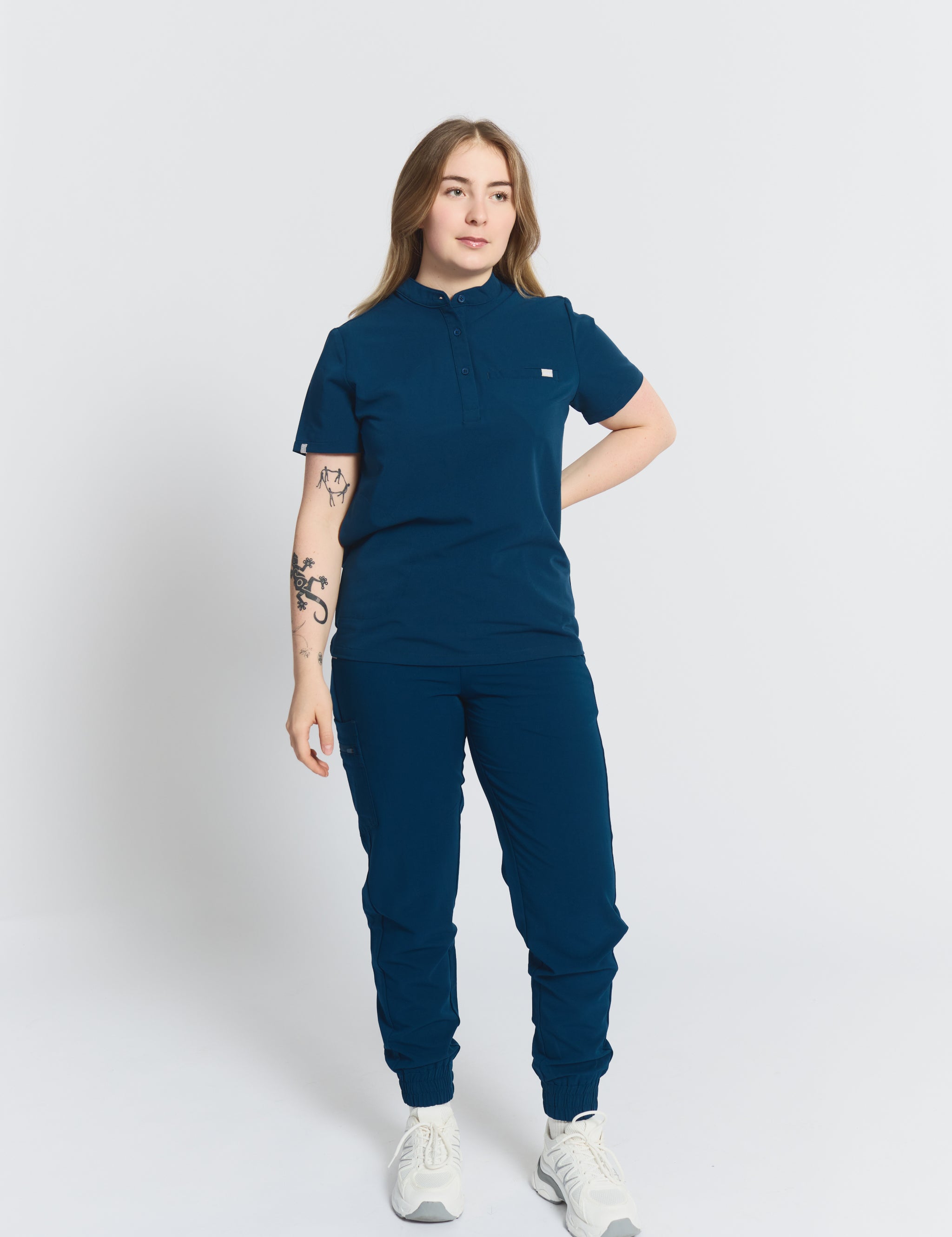 joiia-gloria-blouse-de-soignante-bleu-abysse-femme-canada-1.jpg