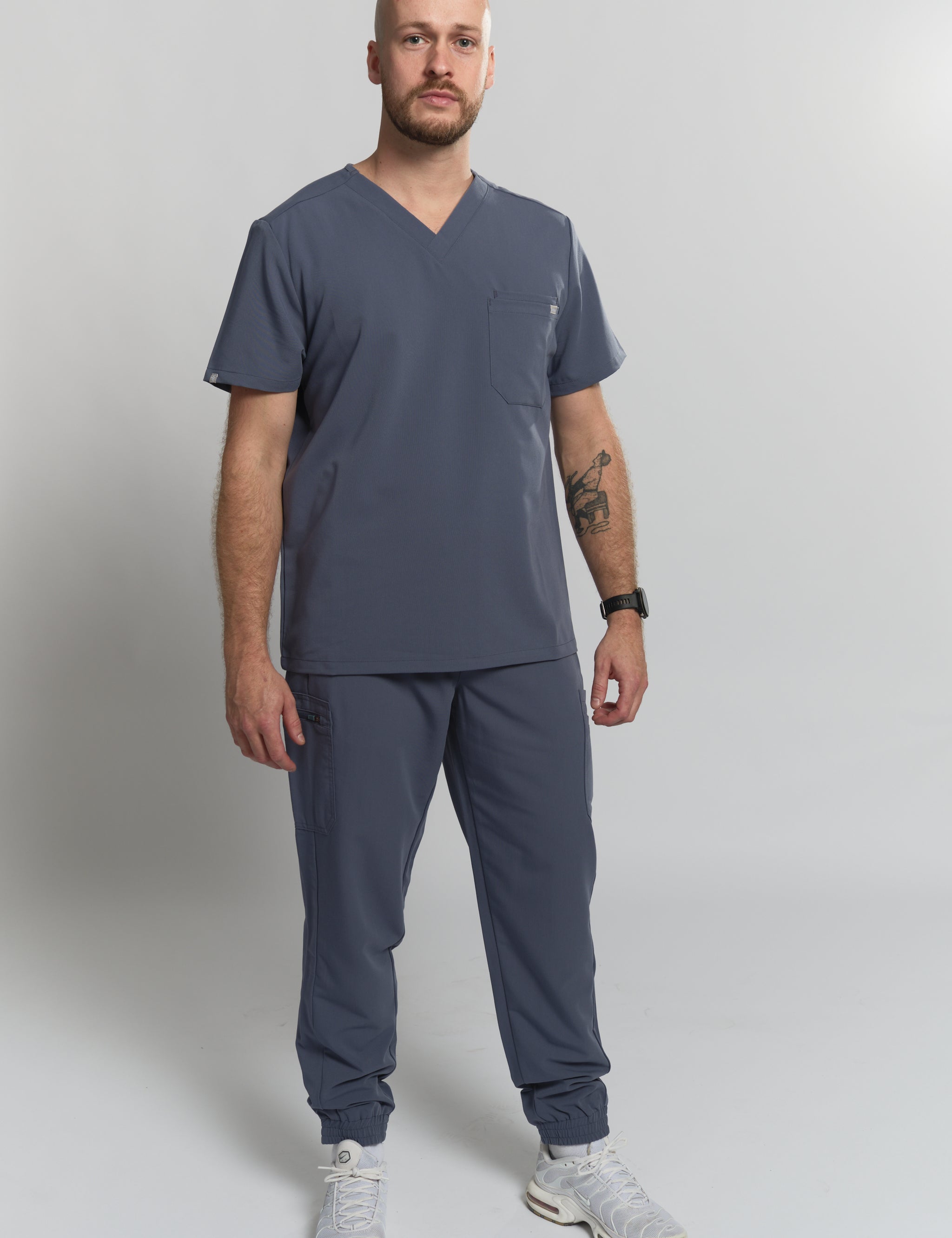 joiia-liam-blouse-médicale-gris-tempête-homme-canada-1.jpg