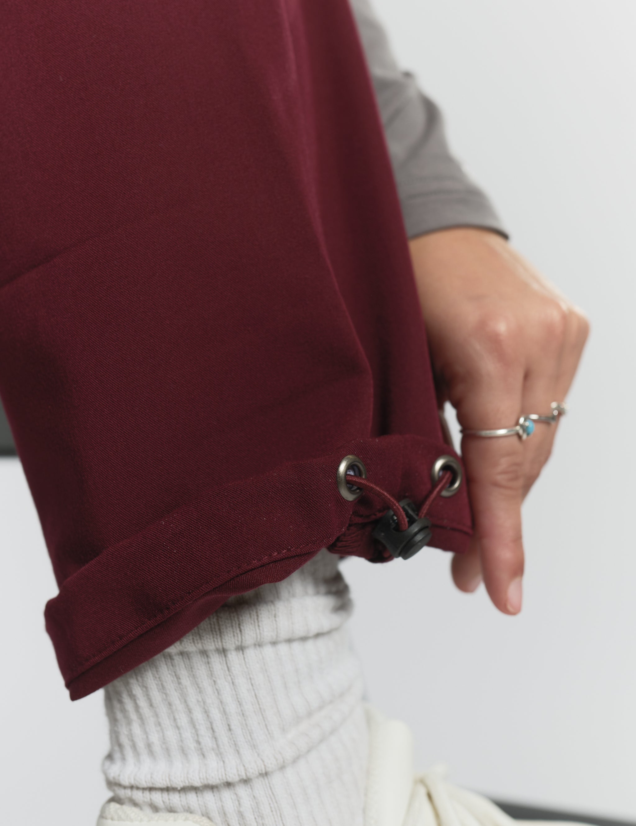 joiia-lulu-pantalon-de-travail-à-jambes-droites-bordeaux-femme-canada-cordon-de-paille.jpg