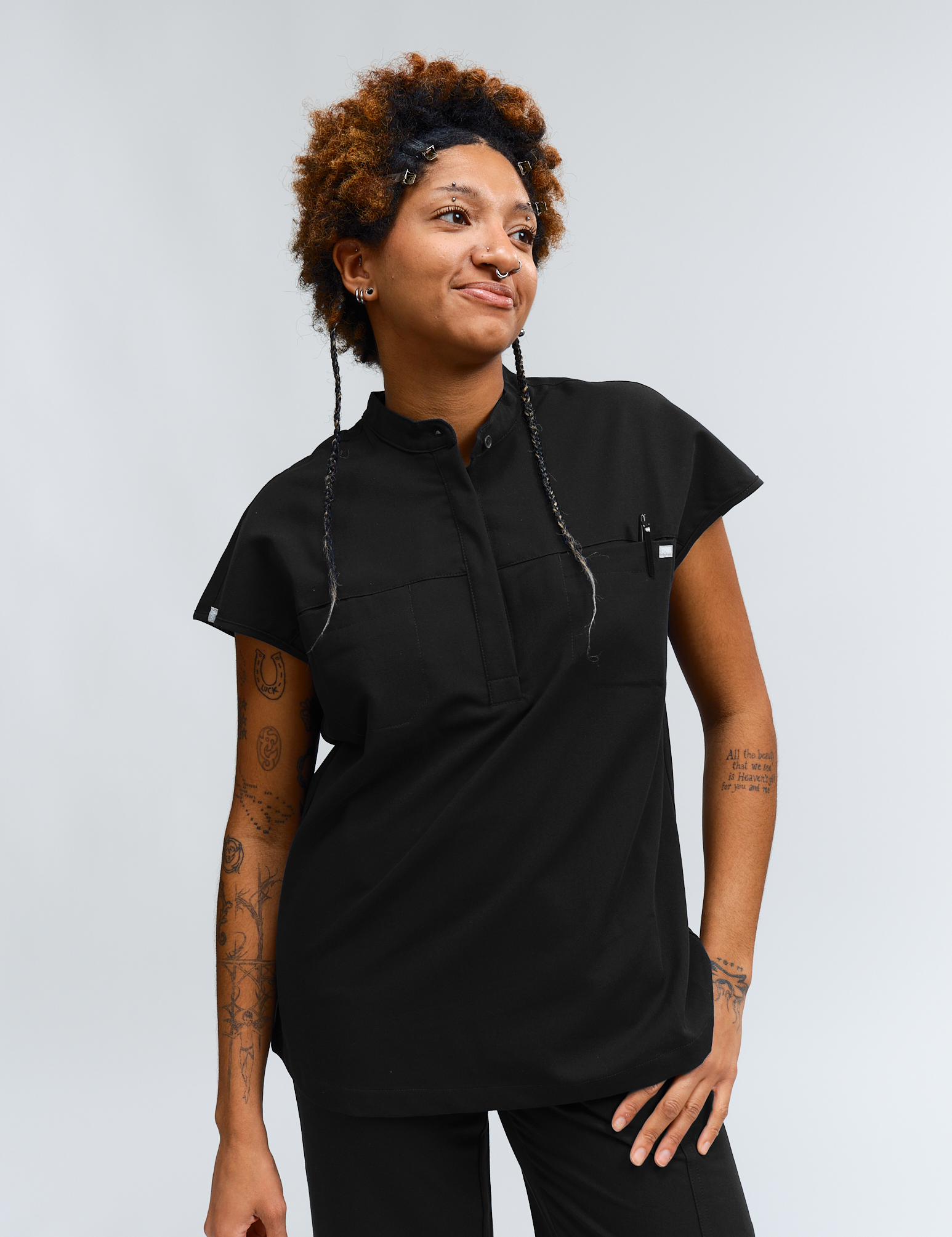 joiia-ophelia-cap-sleeve-scrub-top-black-female-canada.png