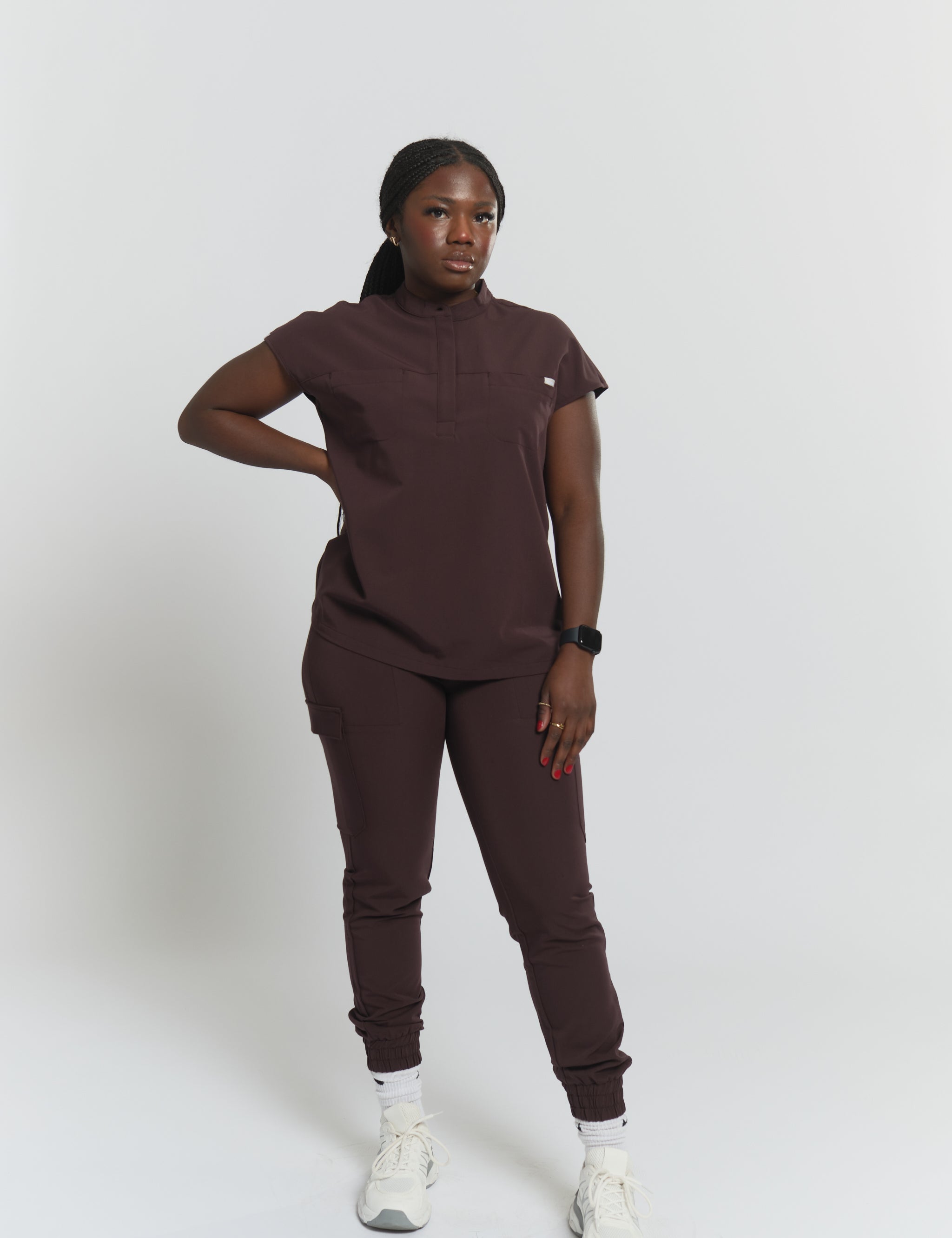 joiia-ophelia-blouse-médicale-à-manches-courtes-marron-espresso-pour-femme-canada-1.jpg