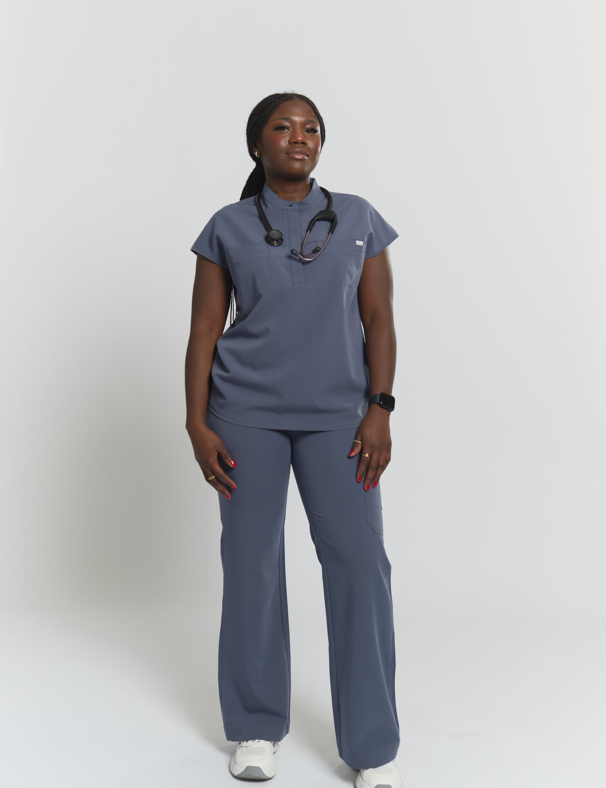 joiia-ophelia-blouse-médicale-à-manches-courtes-gris-tempête-pour-femme-canada-1.jpg